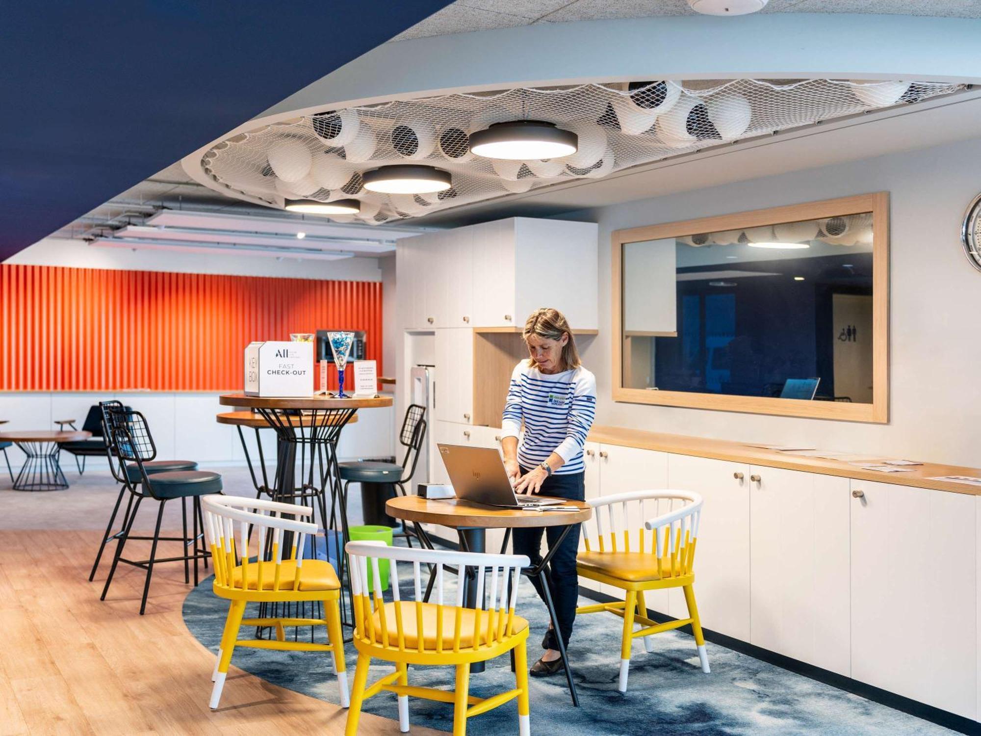ホテル Ibis Styles モルレー エクステリア 写真